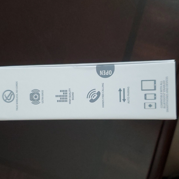 Lifestyle advanced Airstream Pro wireless earbuds - Picture 4 of 5